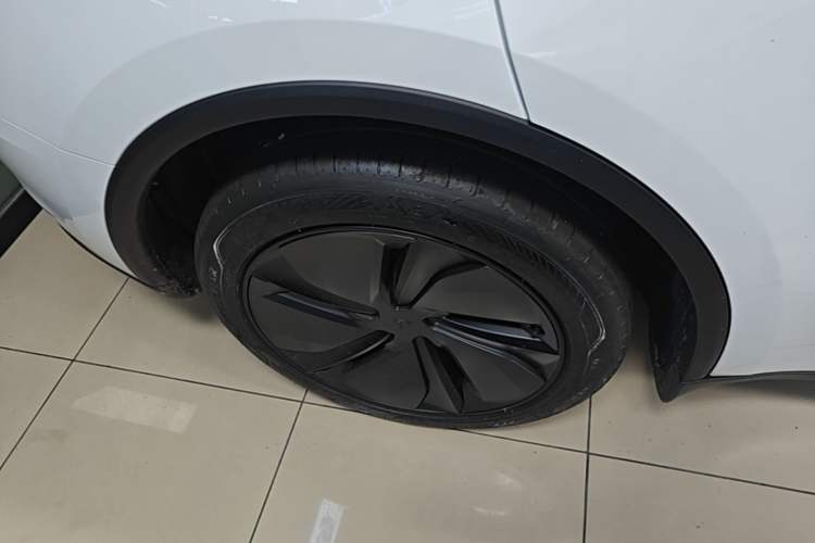 Used Tesla Model Y 2026 Rear-Drive Model Right Rear Wheel Hub
