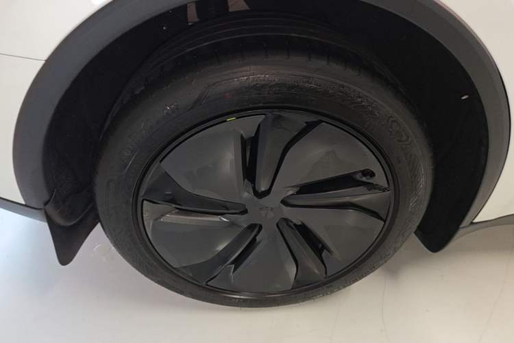 Used Tesla Model Y 2026 Rear-Drive Model Right Rear Wheel Hub