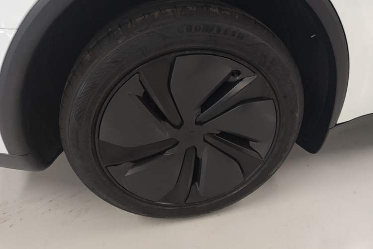 Used Tesla Model Y 2026 Rear-Drive Model Right Rear Wheel Hub