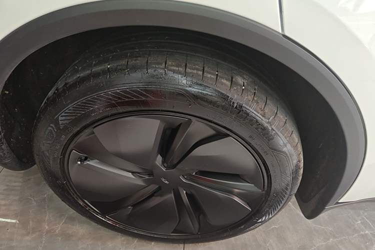 Used Tesla Model Y 2026 Rear-Drive Model Right Rear Wheel Hub