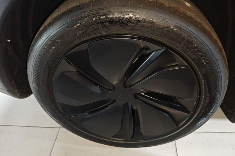 Used Tesla Model Y 2026 Rear-Drive Model Right Rear Wheel Hub