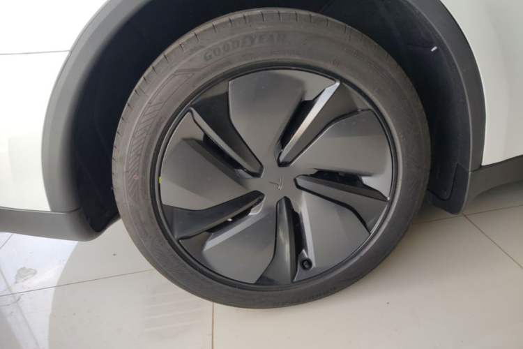 Used Tesla Model Y 2026 Rear-Drive Model Right Rear Wheel Hub