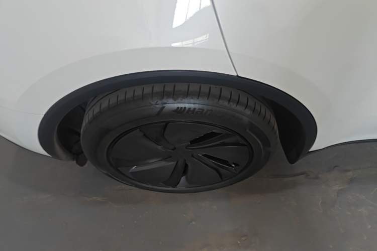 Used Tesla Model Y 2026 Model Long-Range Rear-Wheel-Drive Version Right Rear Wheel Hub