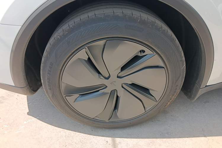 Used Tesla Model Y 2026 Rear-Drive Model Right Rear Wheel Hub