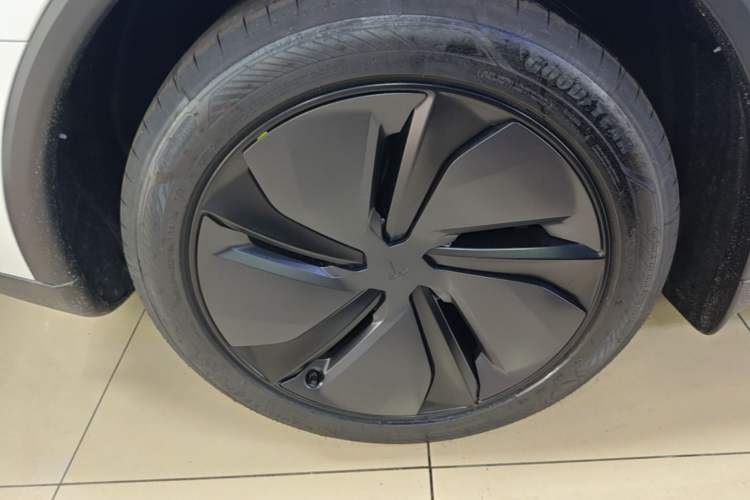 Used Tesla Model Y 2026 Rear-Drive Model Right Rear Wheel Hub