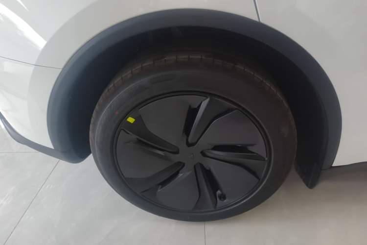 Used Tesla Model Y 2026 Rear-Drive Model Right Rear Wheel Hub