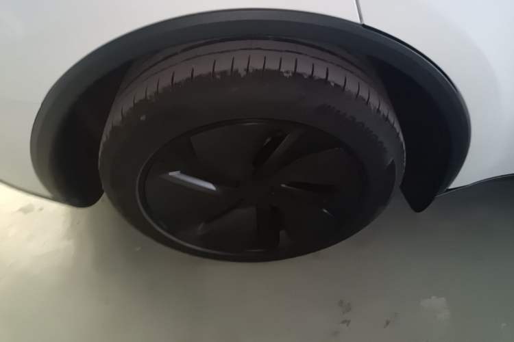 Used Tesla Model Y 2026 Model Long-Range Rear-Wheel-Drive Version Right Rear Wheel Hub