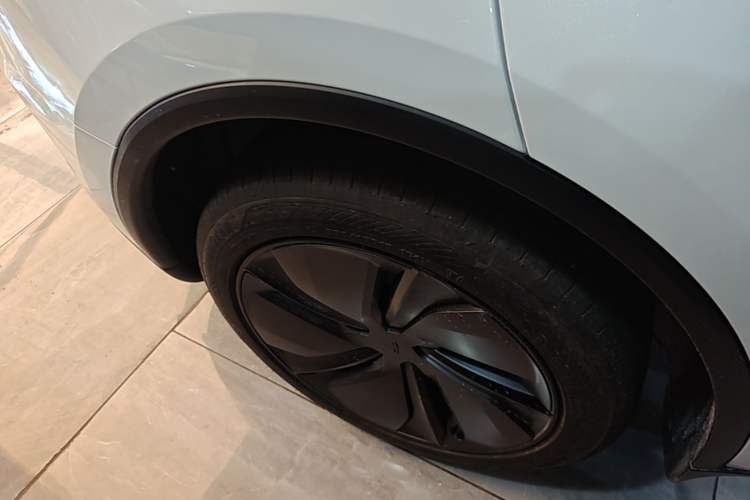Used Tesla Model Y 2026 Rear-Drive Model Right Rear Wheel Hub