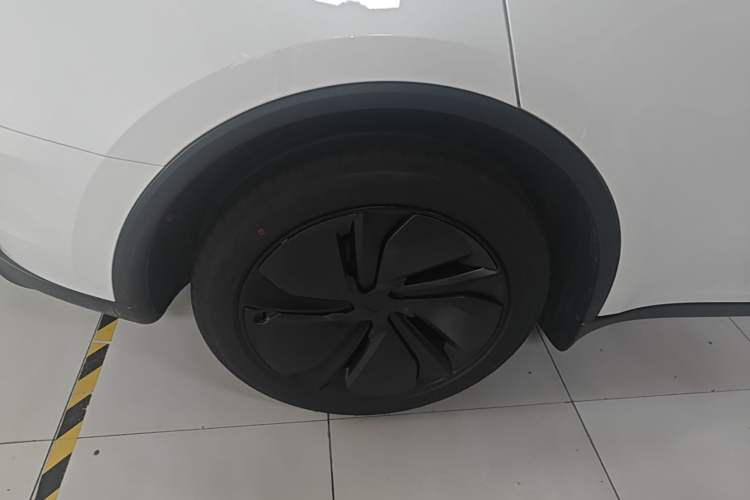 Used Tesla Model Y 2026 Rear-Drive Model Right Rear Wheel Hub