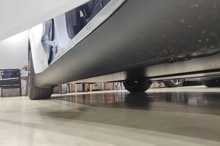Used Tesla Model Y 2026 Rear-Drive Model Right Side Sill