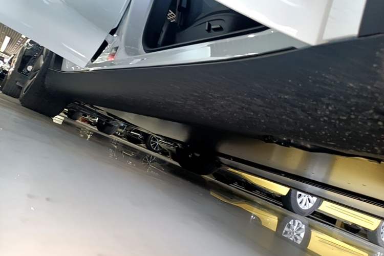 Used Tesla Model Y 2026 Facelifted Long-Range Rear-Drive Model Right Side Sill