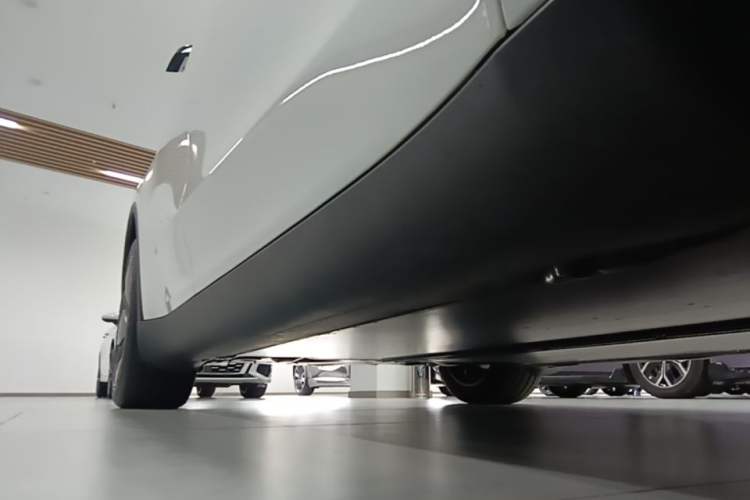 Used Tesla Model Y 2026 Rear-Drive Model Right Side Sill