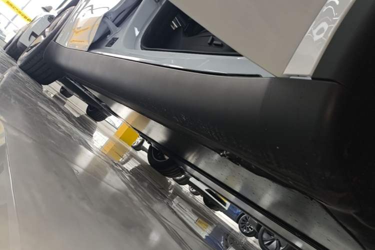 Used Tesla Model Y 2026 Rear-Drive Model Right Side Sill