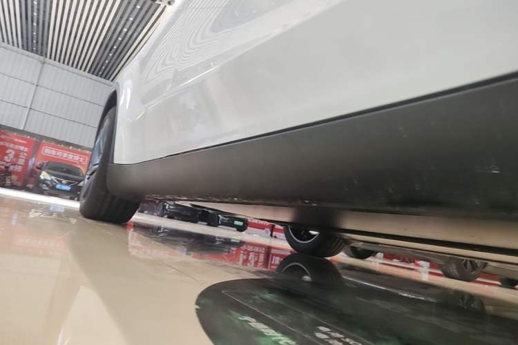 Used Tesla Model Y 2026 Rear-Drive Model Right Side Sill