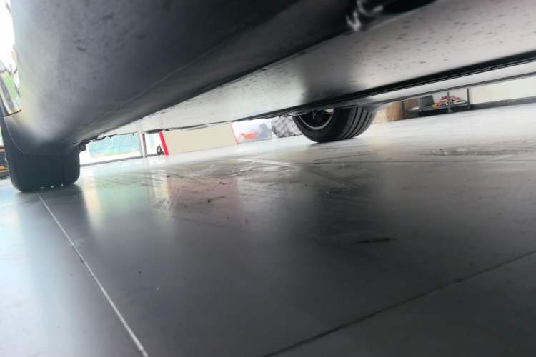 Used Tesla Model Y 2026 Facelifted Long-Range Rear-Drive Model Right Side Sill