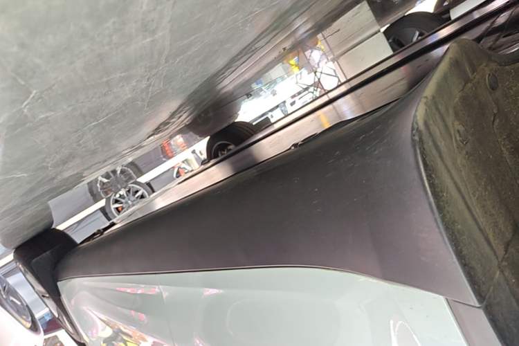 Used Tesla Model Y 2026 Model Long-Range Rear-Wheel-Drive Version Right Side Sill