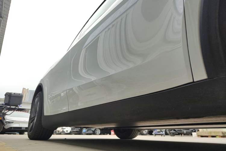 Used Tesla Model Y 2026 Model Long-Range Rear-Wheel-Drive Version Right Side Sill