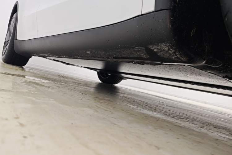 Used Tesla Model Y 2026 Rear-Drive Model Right Side Sill