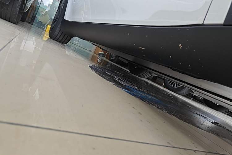 Used Tesla Model Y 2026 Rear-Drive Model Right Side Sill
