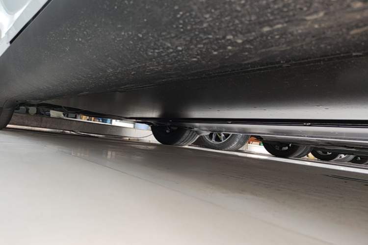 Used Tesla Model Y 2026 Rear-Drive Model Right Side Sill