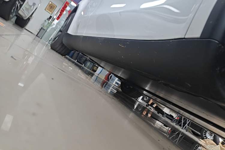 Used Tesla Model Y 2026 Rear-Drive Model Right Side Sill