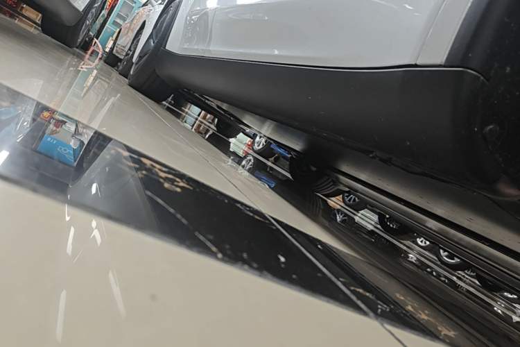 Used Tesla Model Y 2026 Rear-Drive Model Right Side Sill