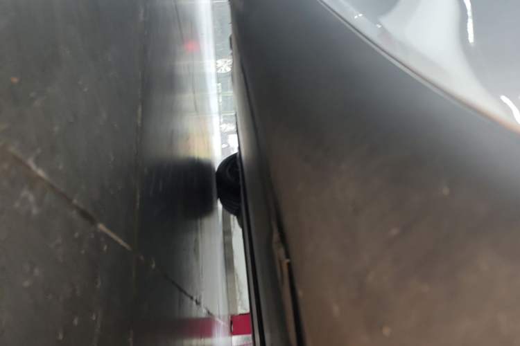 Used Tesla Model Y 2026 Rear-Drive Model Right Side Sill