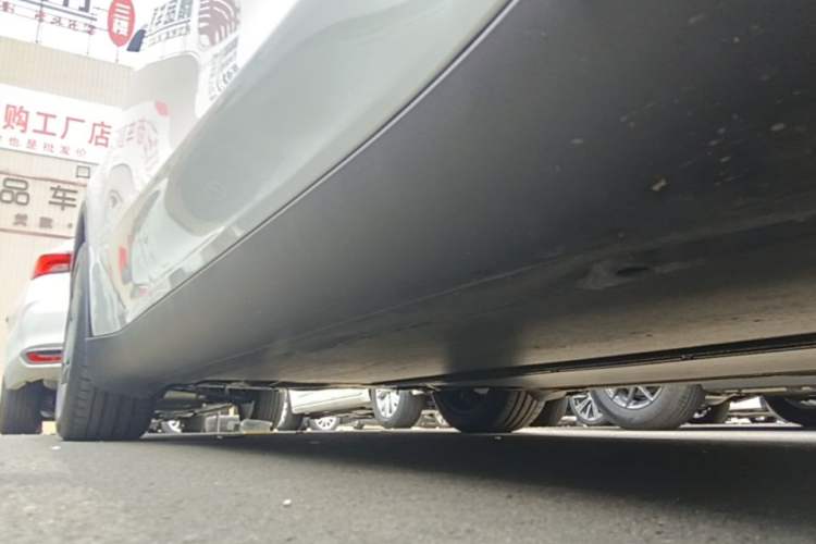 Used Tesla Model Y 2026 Facelifted Long-Range Rear-Drive Model Right Side Sill