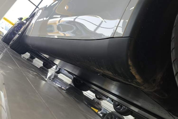 Used Tesla Model Y 2026 Long-Range All-Wheel-Drive Model Right Side Sill