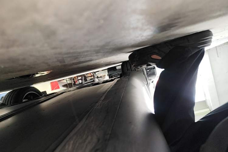 Used Tesla Model Y 2026 Long-Range All-Wheel-Drive Model Right Side Sill