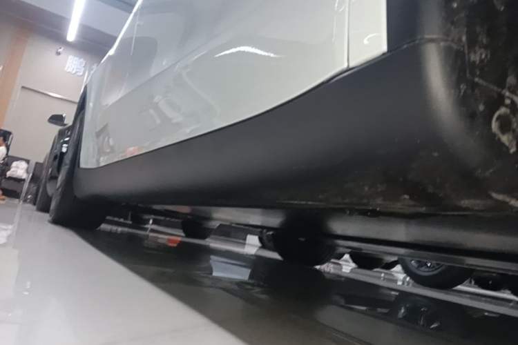 Used Tesla Model Y 2026 Rear-Drive Model Right Side Sill