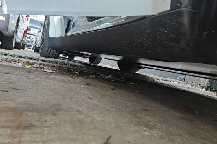 Used Tesla Model Y 2026 Rear-Drive Model Right Side Sill