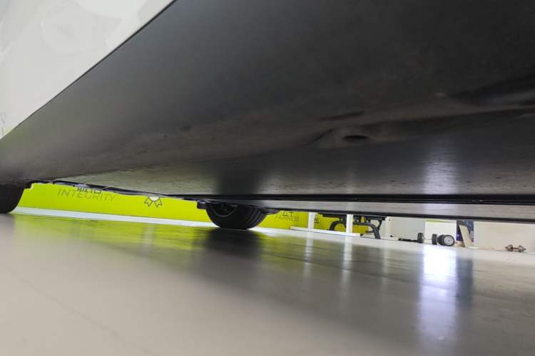 Used Tesla Model Y 2026 Rear-Drive Model Right Side Sill