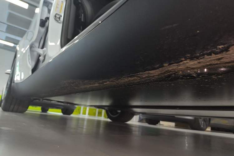 Used Tesla Model Y 2026 Rear-Drive Model Right Side Sill