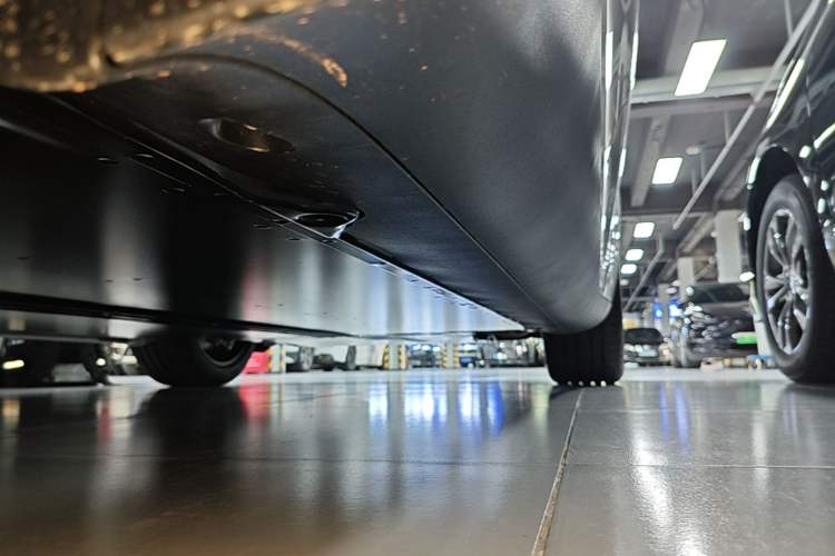 Used Tesla Model Y 2026 Rear-Drive Model Right Side Sill