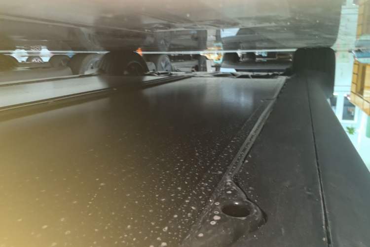 Used Tesla Model Y 2026 Rear-Drive Model Right Side Sill