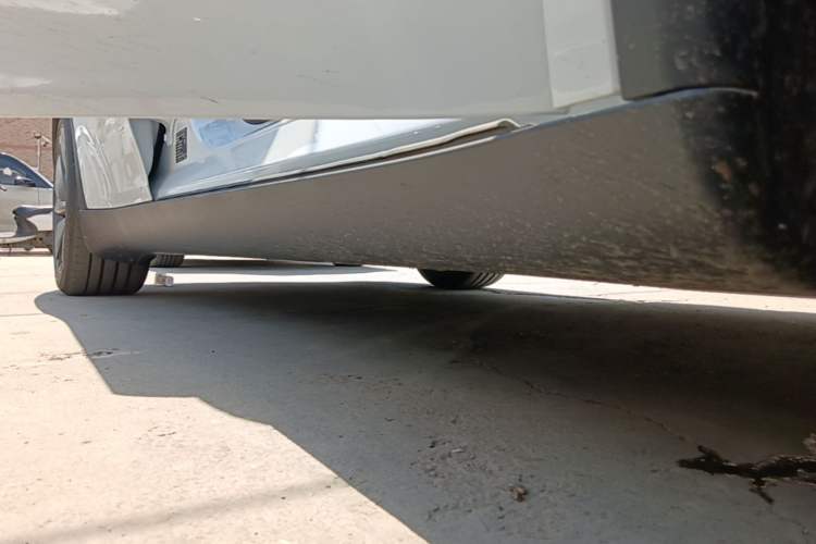 Used Tesla Model Y 2026 Rear-Drive Model Right Side Sill