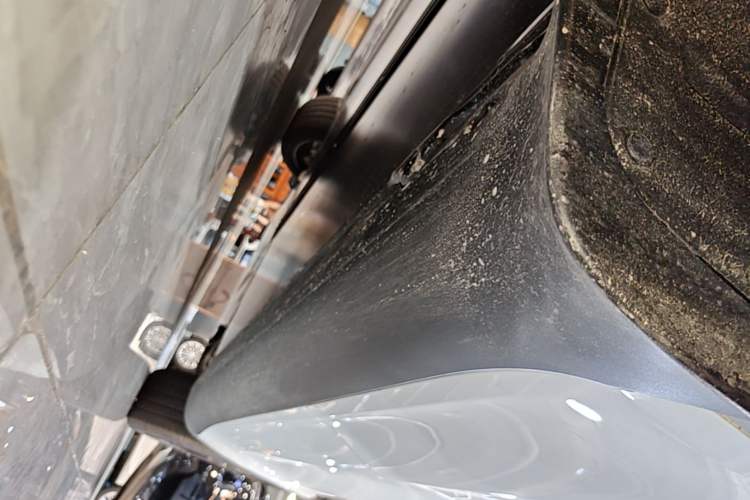 Used Tesla Model Y 2026 Rear-Drive Model Right Side Sill
