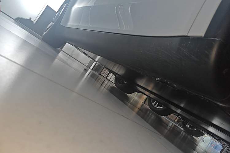 Used Tesla Model Y 2026 Rear-Drive Model Right Side Sill