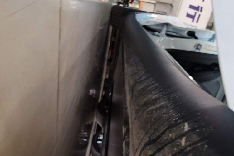 Used Tesla Model Y 2026 Long-Range All-Wheel-Drive Model Right Side Sill