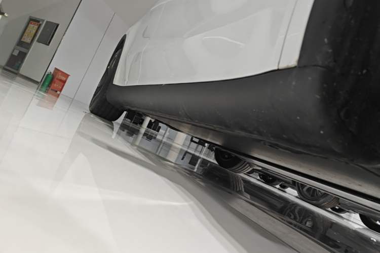 Used Tesla Model Y 2026 Rear-Drive Model Right Side Sill