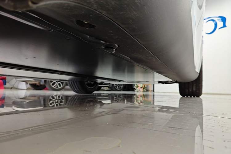 Used Tesla Model Y 2026 Rear-Drive Model Right Side Sill