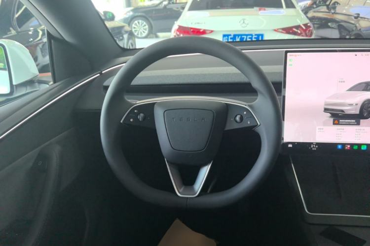 Used Tesla Model Y 2026 Facelifted Long-Range Rear-Drive Model Steering Wheel