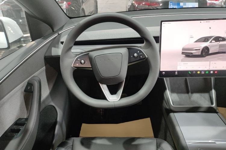 Used Tesla Model Y 2026 Facelifted Long-Range Rear-Drive Model Steering Wheel