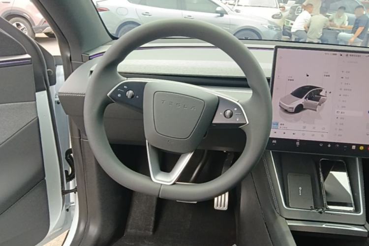 Used Tesla Model Y 2026 Facelifted Long-Range Rear-Drive Model Steering Wheel