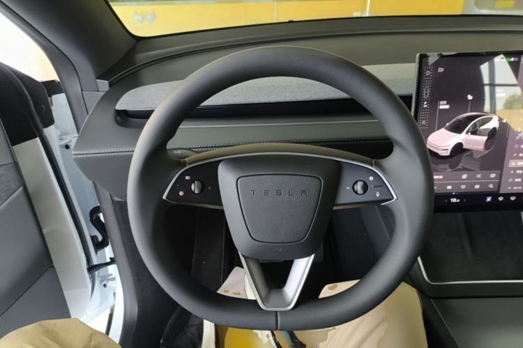 Used Tesla Model Y 2026 Long-Range All-Wheel-Drive Model Steering Wheel