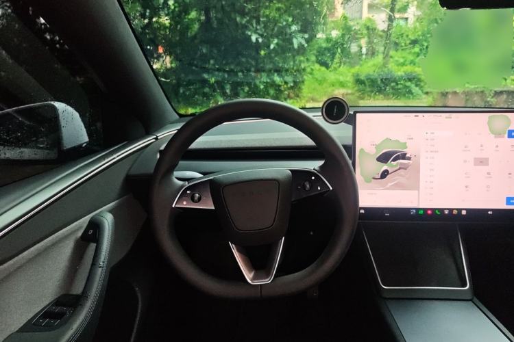 Used Tesla Model Y 2026 Rear-Drive Model Steering Wheel