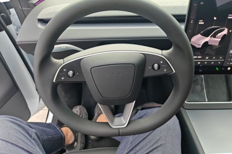 Used Tesla Model Y 2026 Rear-Drive Model Steering Wheel