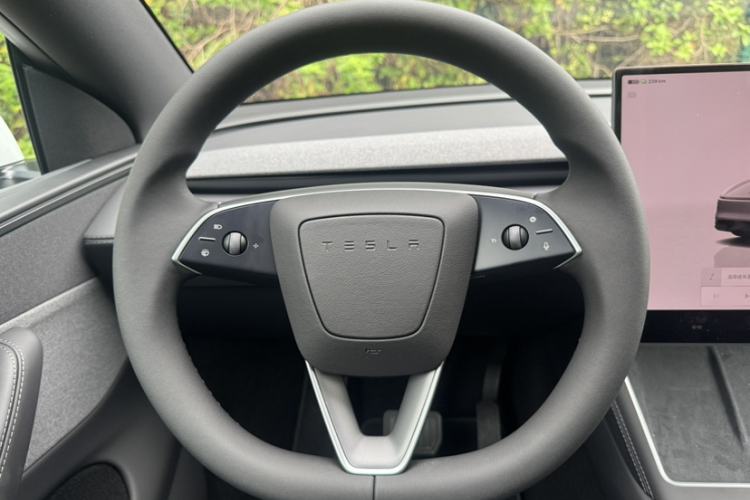 Used Tesla Model Y 2026 Model Long-Range Rear-Wheel-Drive Version Steering Wheel