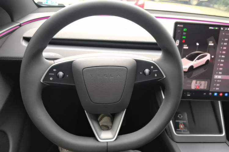 Used Tesla Model Y 2026 Facelifted Long-Range Rear-Drive Model Steering Wheel